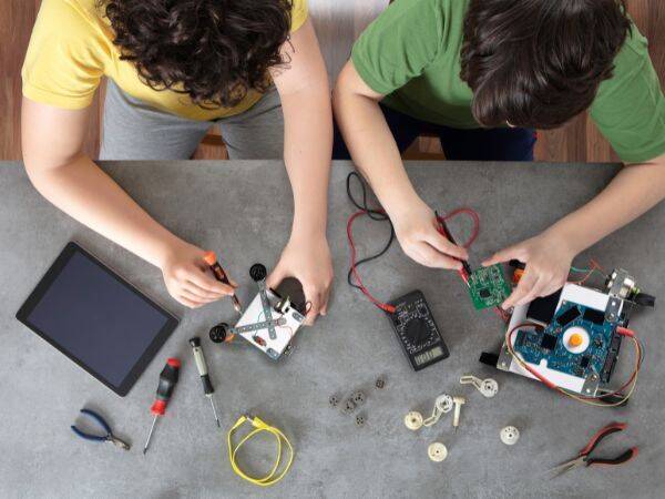 Interaktywne zabawki edukacyjne: jak roboty uczą naszych dzieci