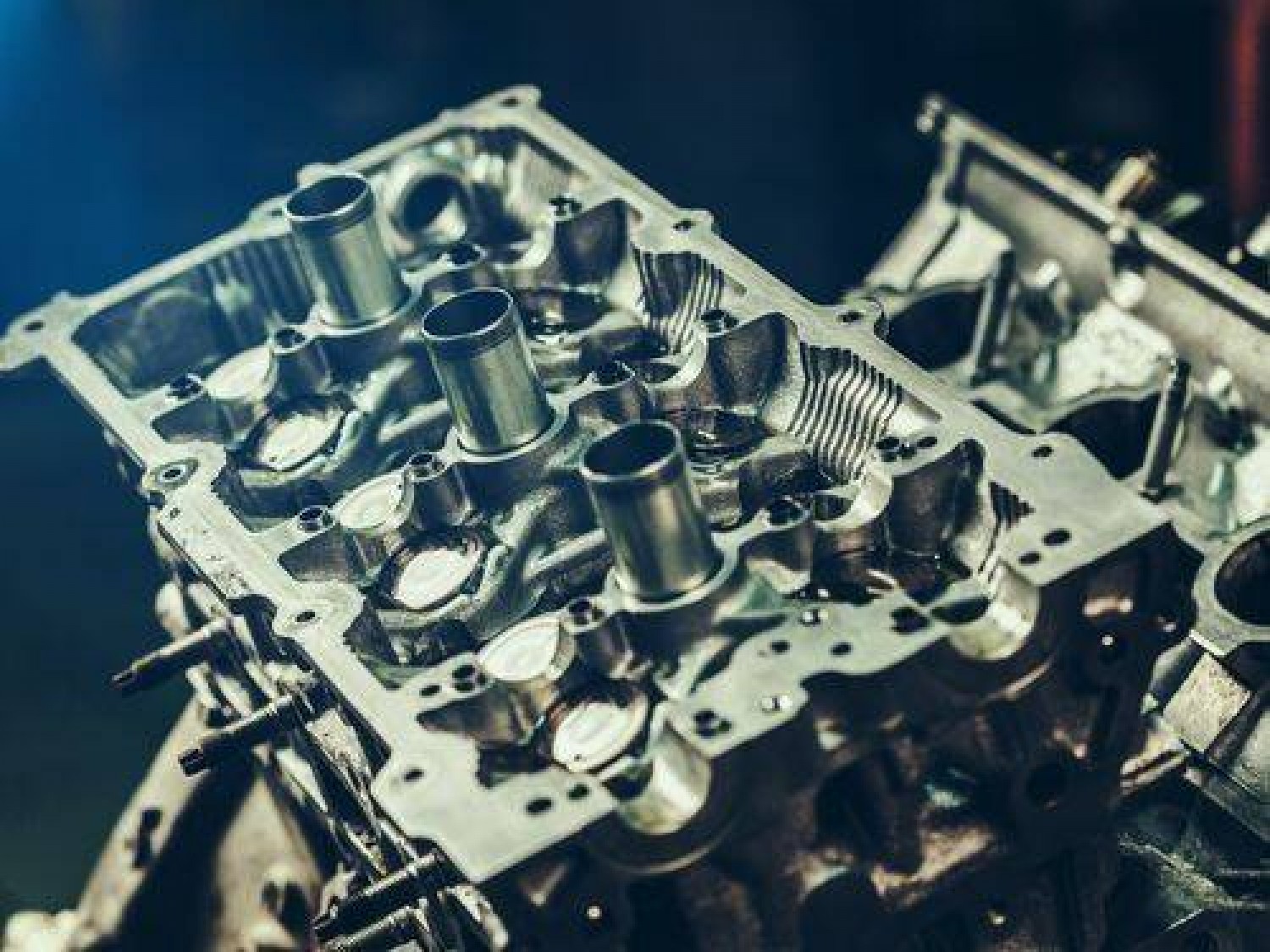 Silnik V8: Co to jest, jak go zidentyfikować i dlaczego powinieneś to wiedzieć
